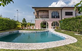 Guest H4U - Villa Garden & Pool